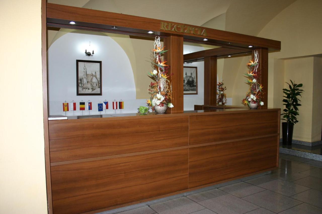 Hotel Jelen Hlohovec Exteriör bild