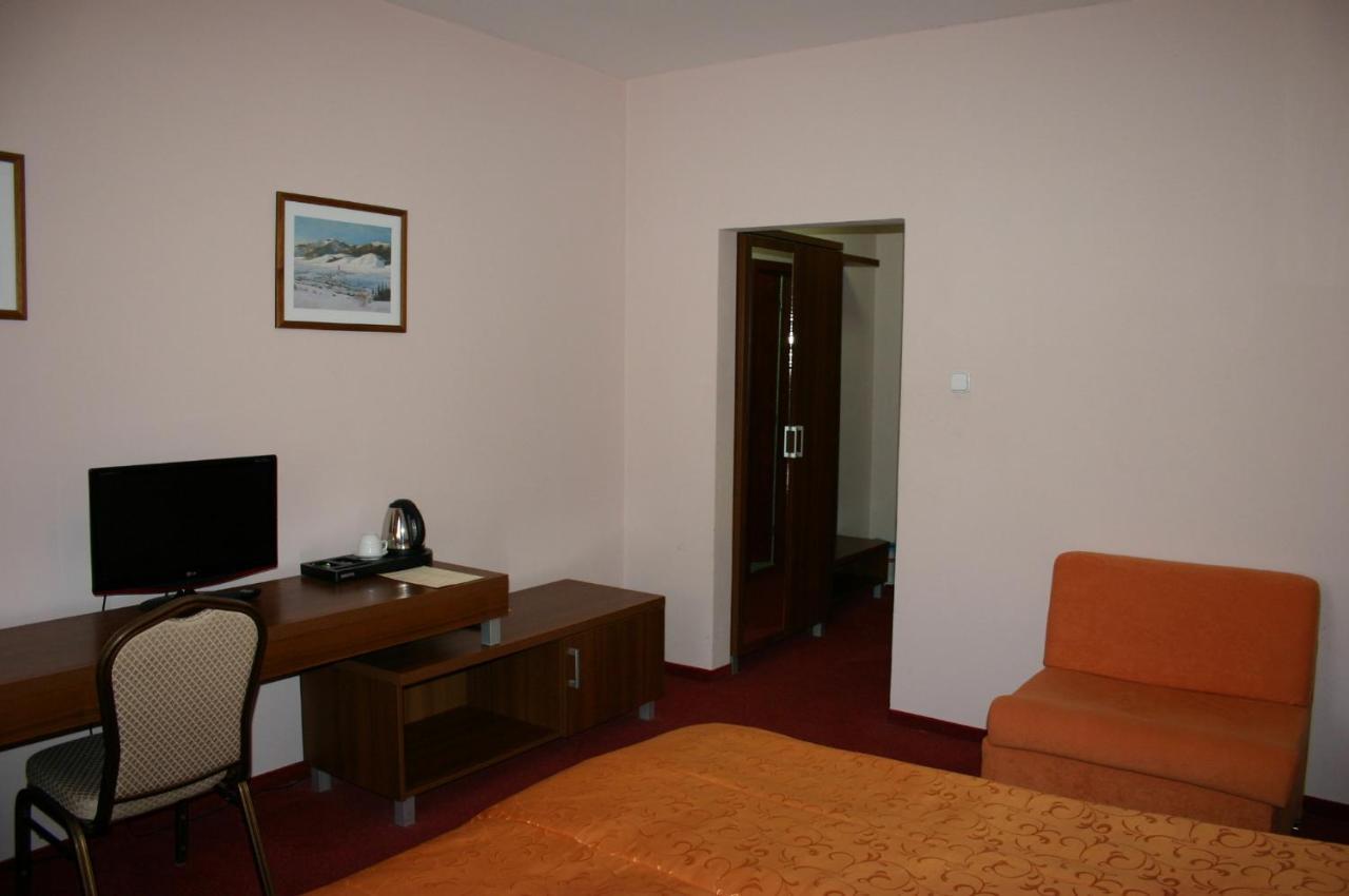 Hotel Jelen Hlohovec Rum bild