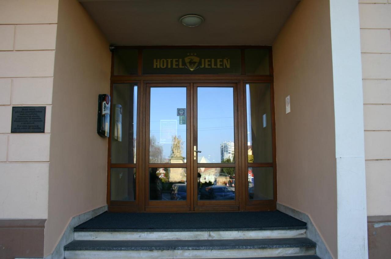 Hotel Jelen Hlohovec Exteriör bild