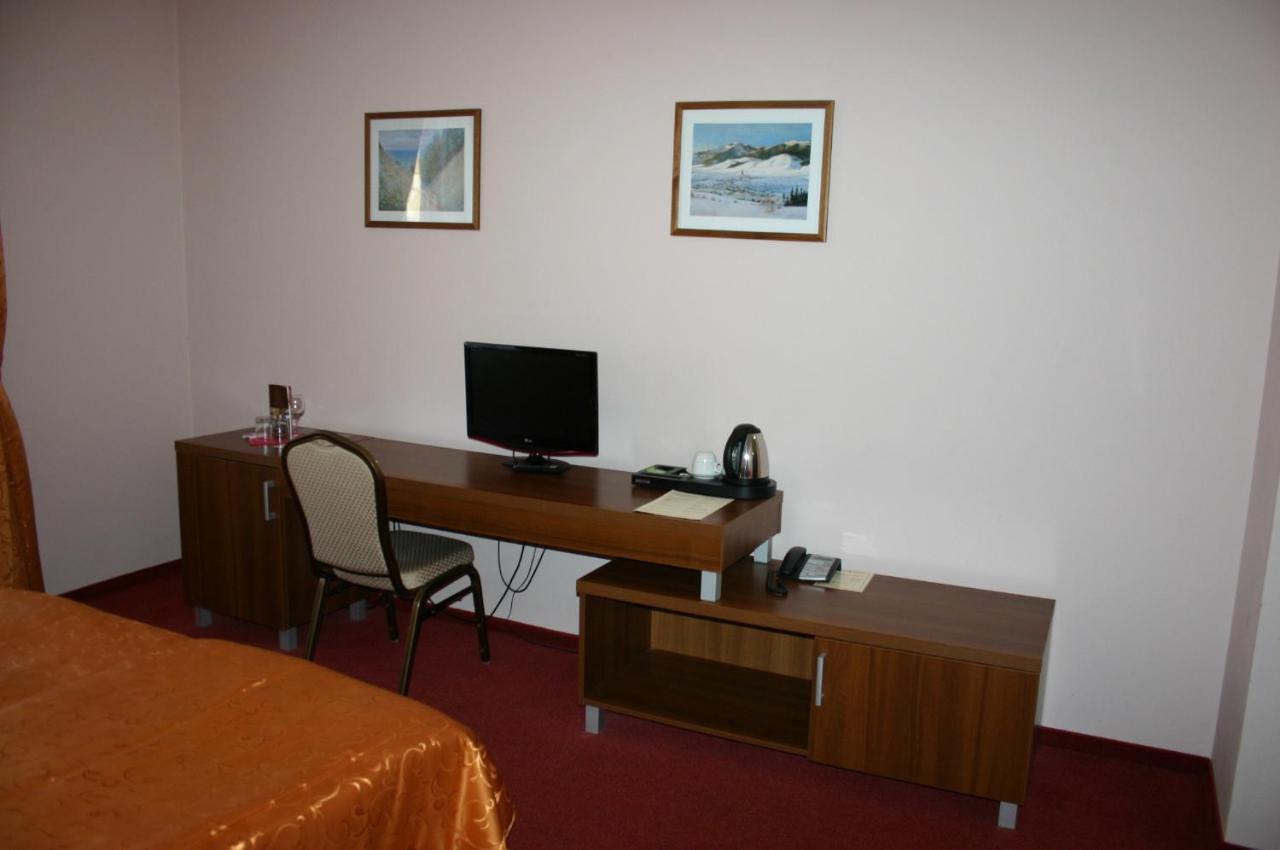 Hotel Jelen Hlohovec Rum bild